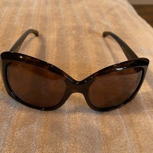 CHANEL oversized sunglasses